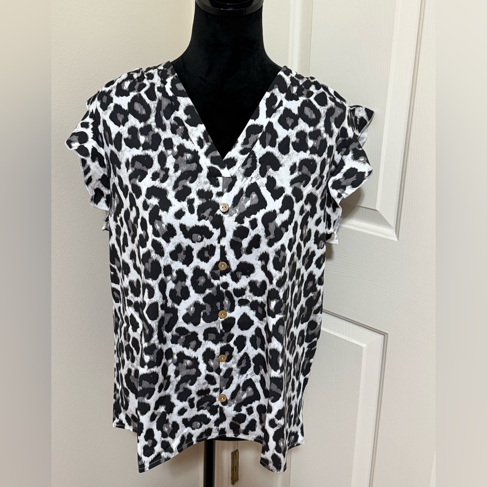 Black & White Leopard Print V-Neck Women's Top Size XL NEW